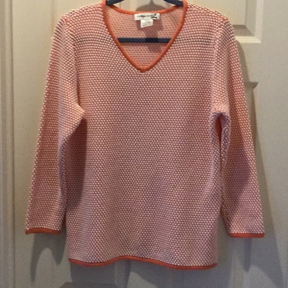 Pretty spring/summer sweater - Picture 1 of 3